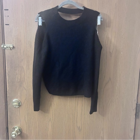 Full Circle Trends Twist Front Sweater – Size Medium | Soft and Comfy - Picture 4 of 5